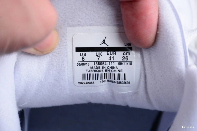 Reps retro white triple 3 136064-111 jordan air 0502